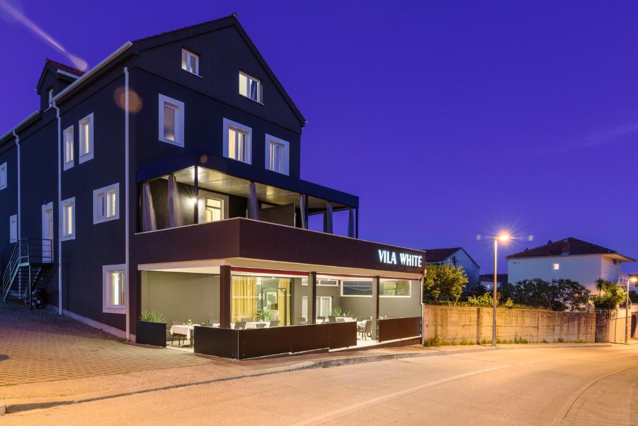 Bed & Breakfast White 3*
