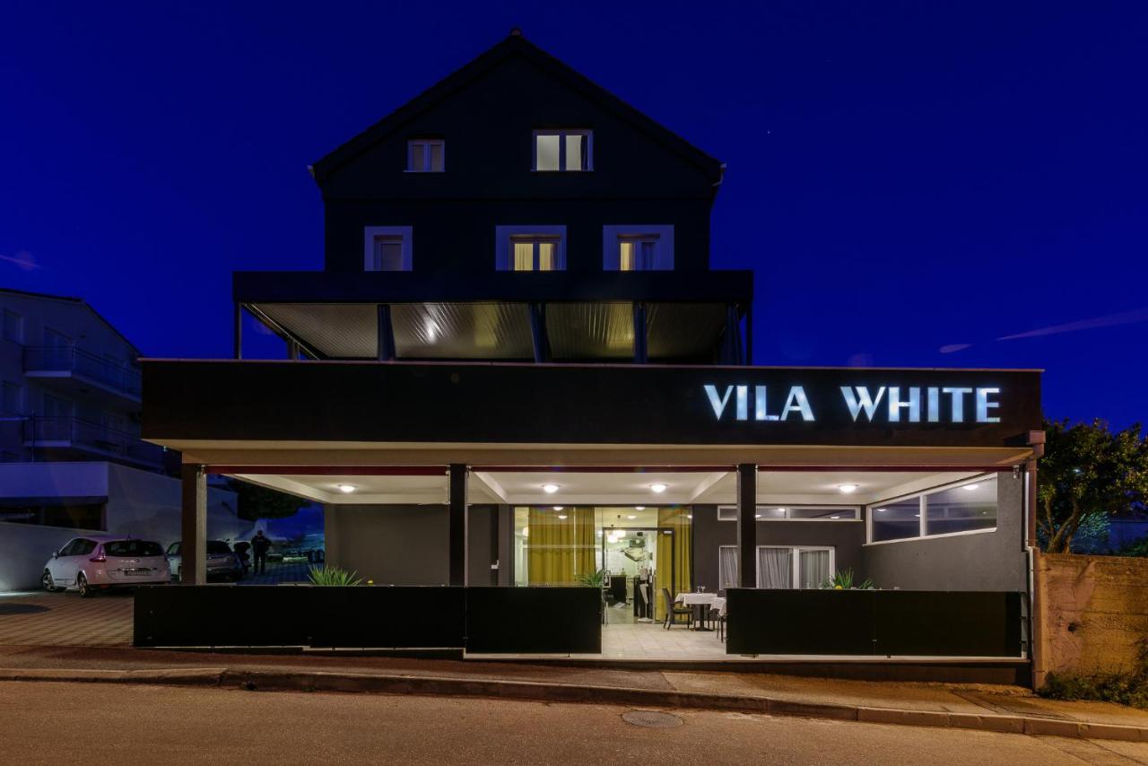 Bed & Breakfast White