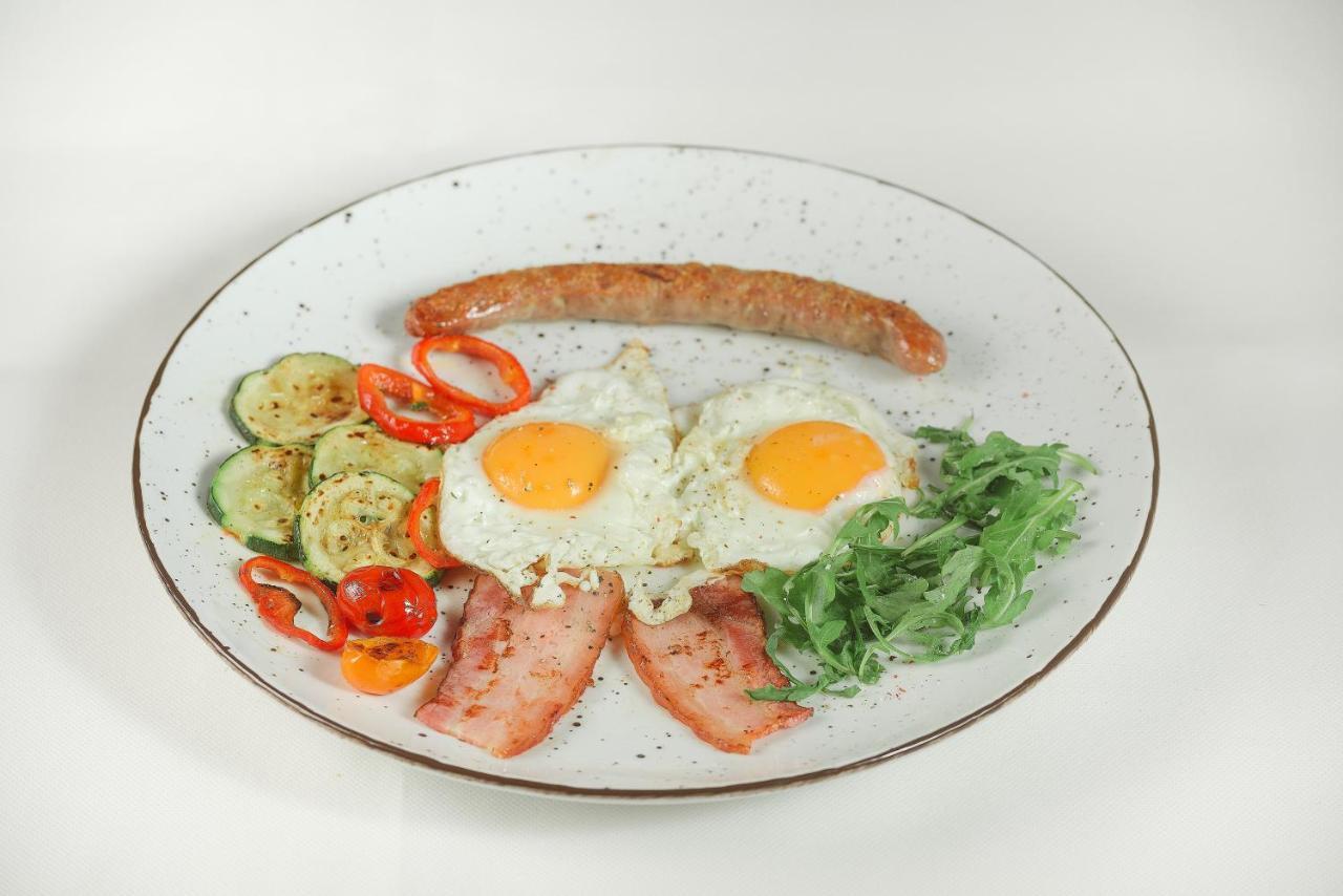 Bed & Breakfast White 3*