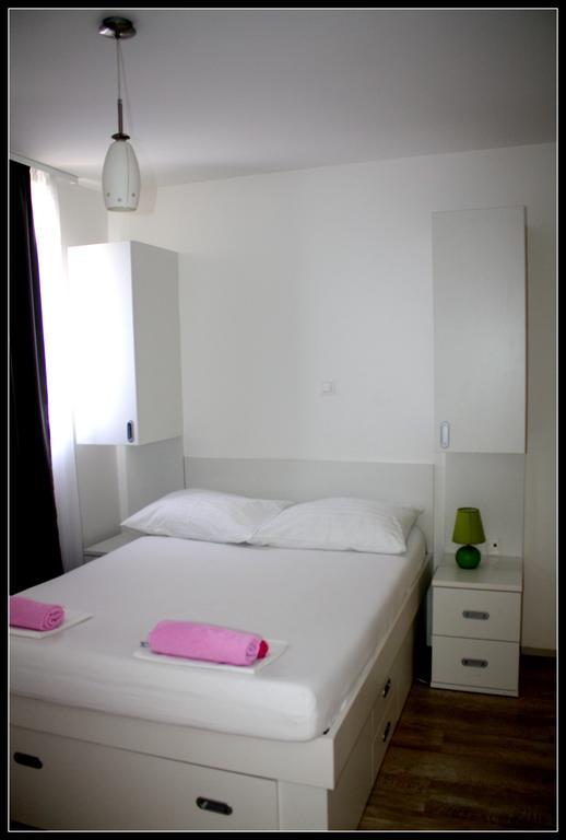 Bed & Breakfast White