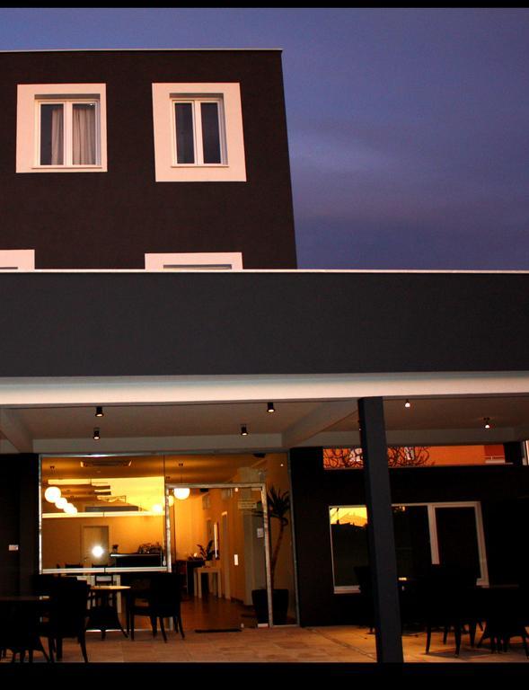 Bed & Breakfast White