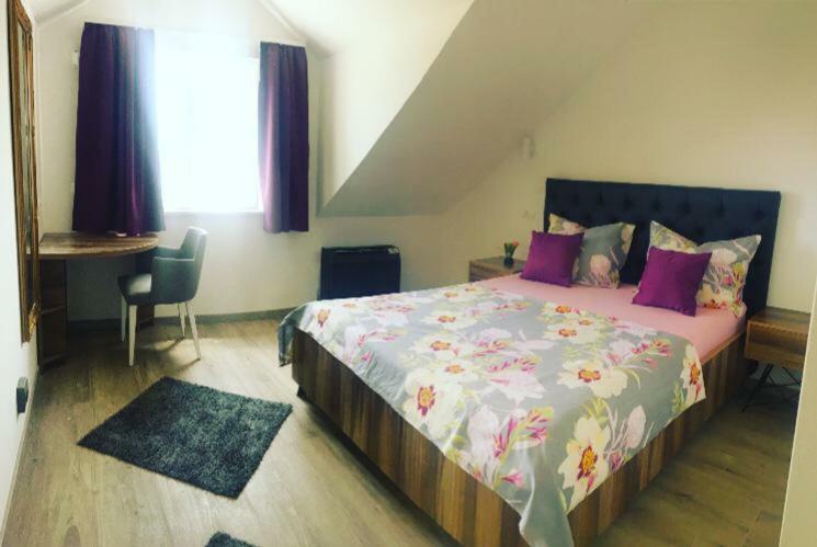White Nocľah s raňajkami Trogir