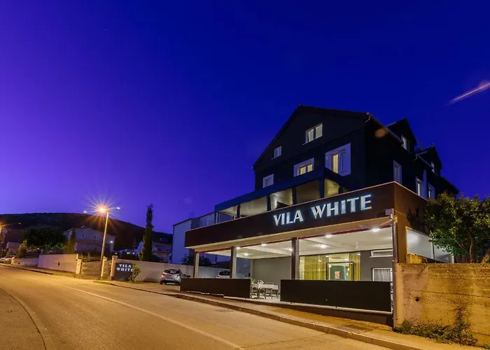 Vila White